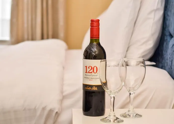 מלון St George By Nina 3*