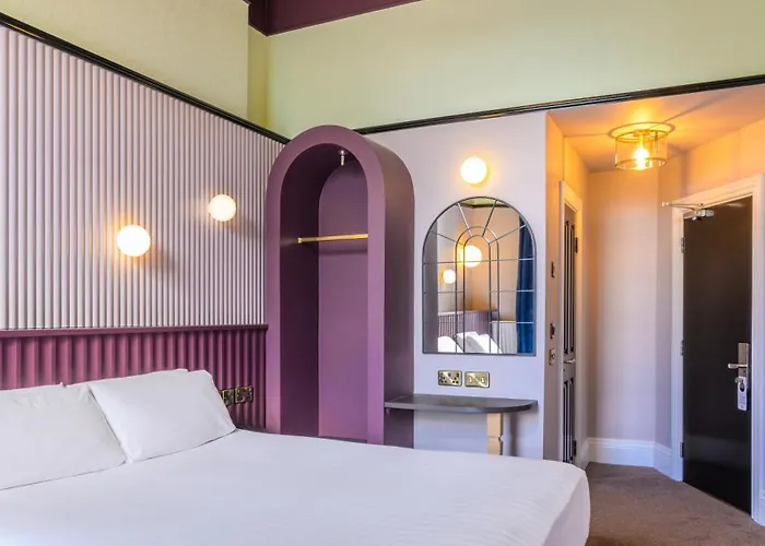 St George By Nina דבלין