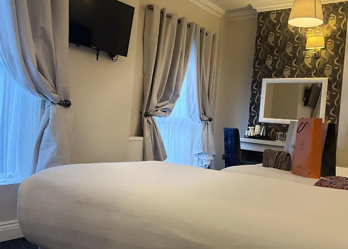 Отель St George By Nina 3*